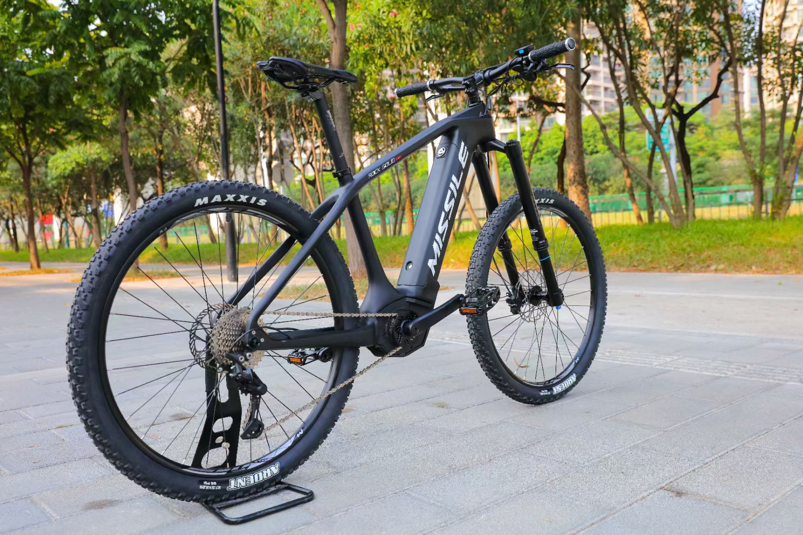350w Bafang Motor Carbon Frame Electric Bicycle With Lithium Battery And Speed 50km/h