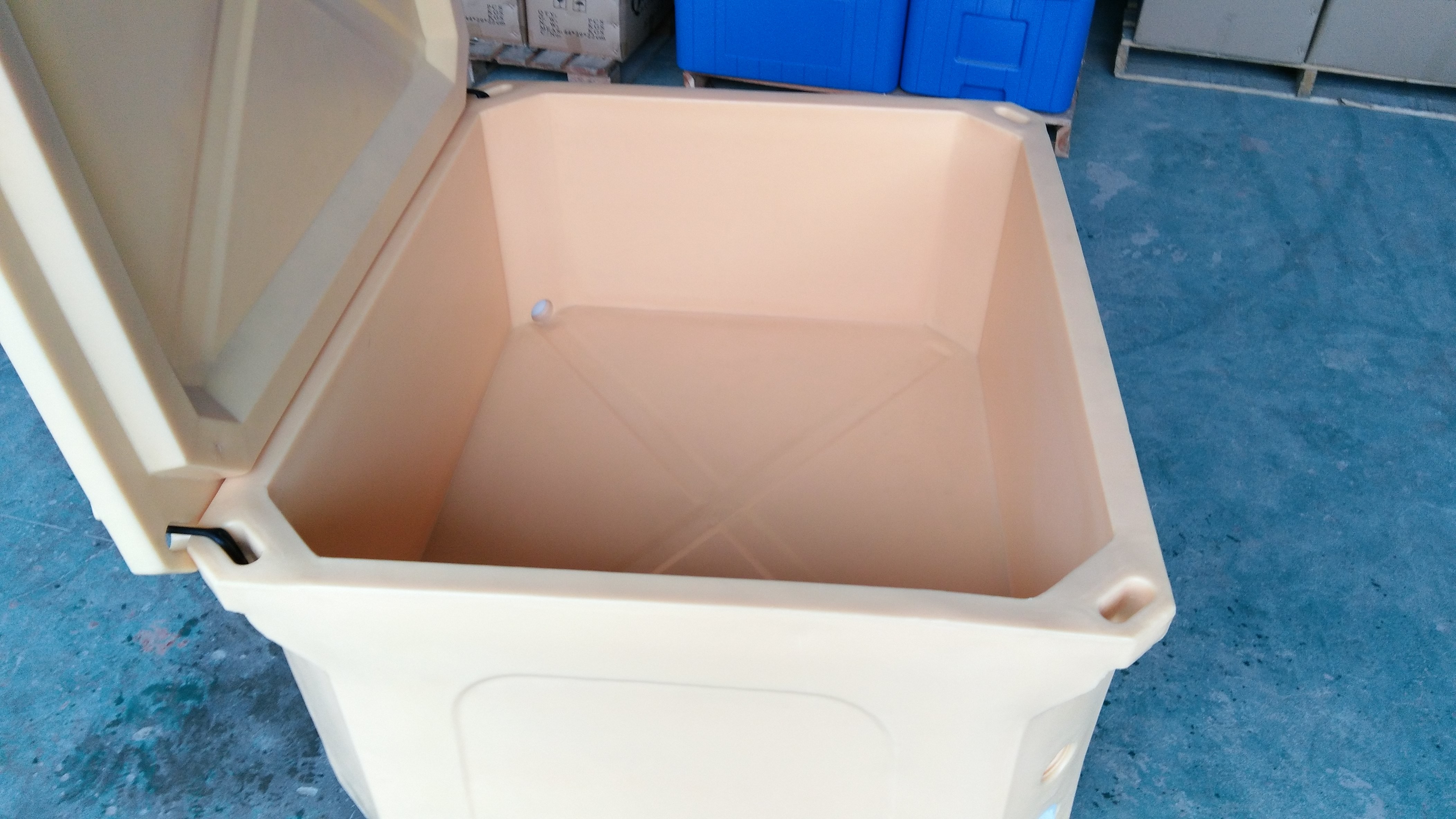 Big 460L Volume Foam Cooler Box 24 Hours Insulated Time Eco Friendly