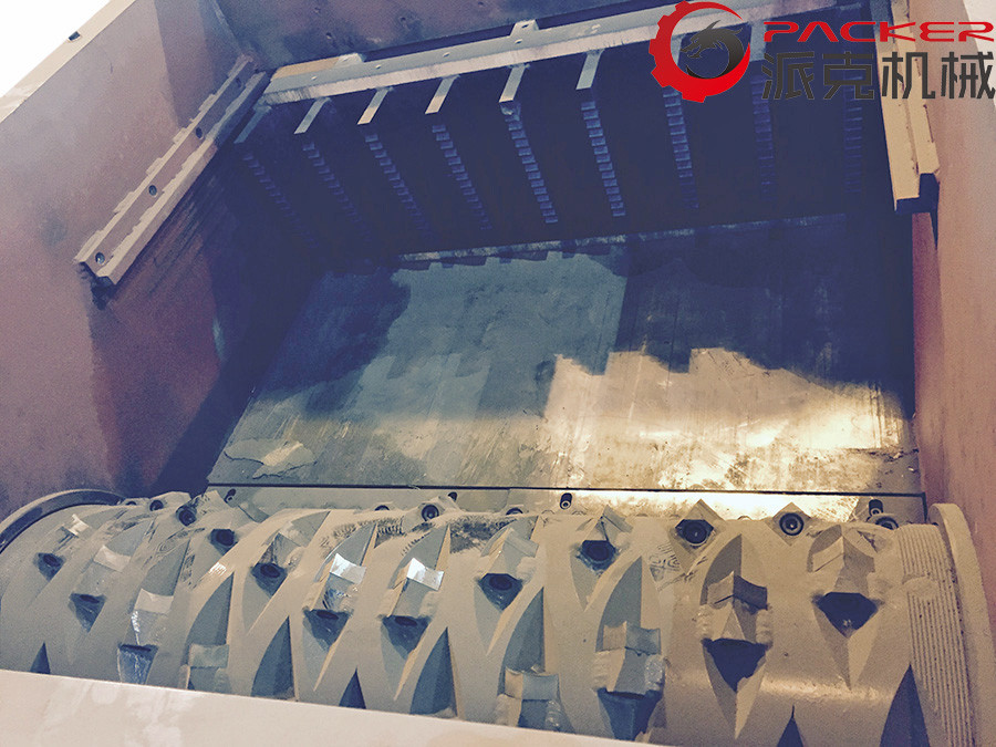 Single Industrial Plastic Shredder 380V 3 Phase 650*1050mm Feeding Mouth