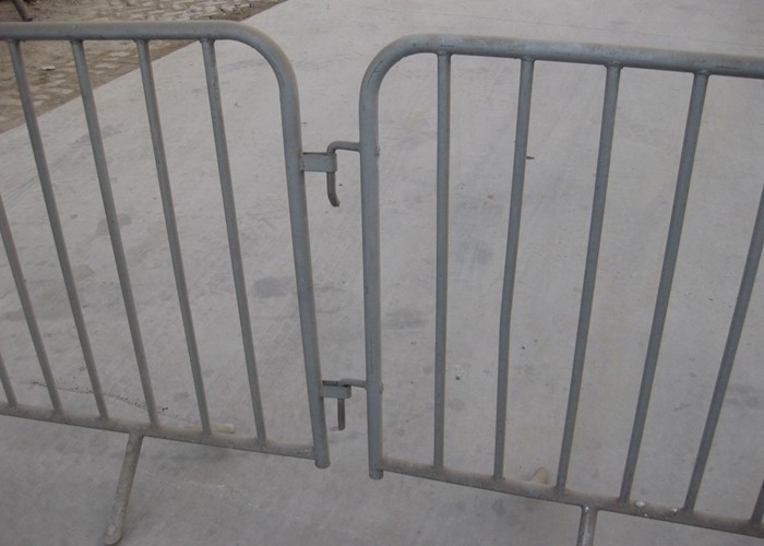Hot - Dipped Galvanized Crowd Control Barricades Canada 1100X2200mm Size