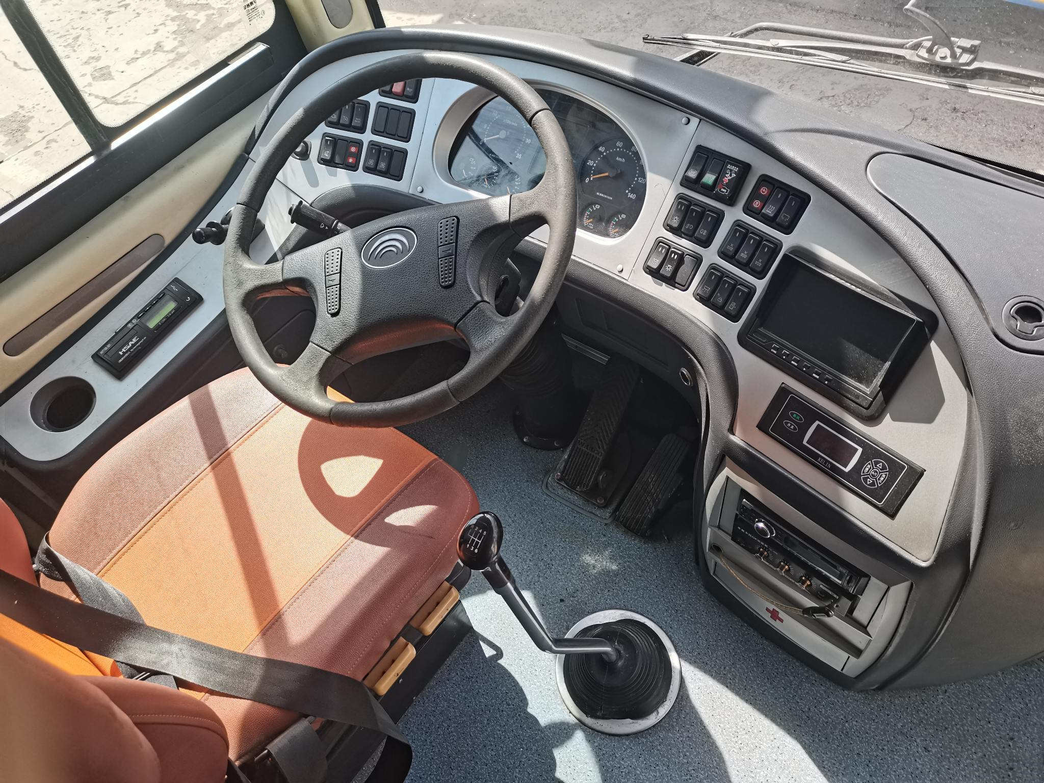 Second Hand Tourist Bus 47 Seats Passenger Airport Transfer Bus LHD Euro 3