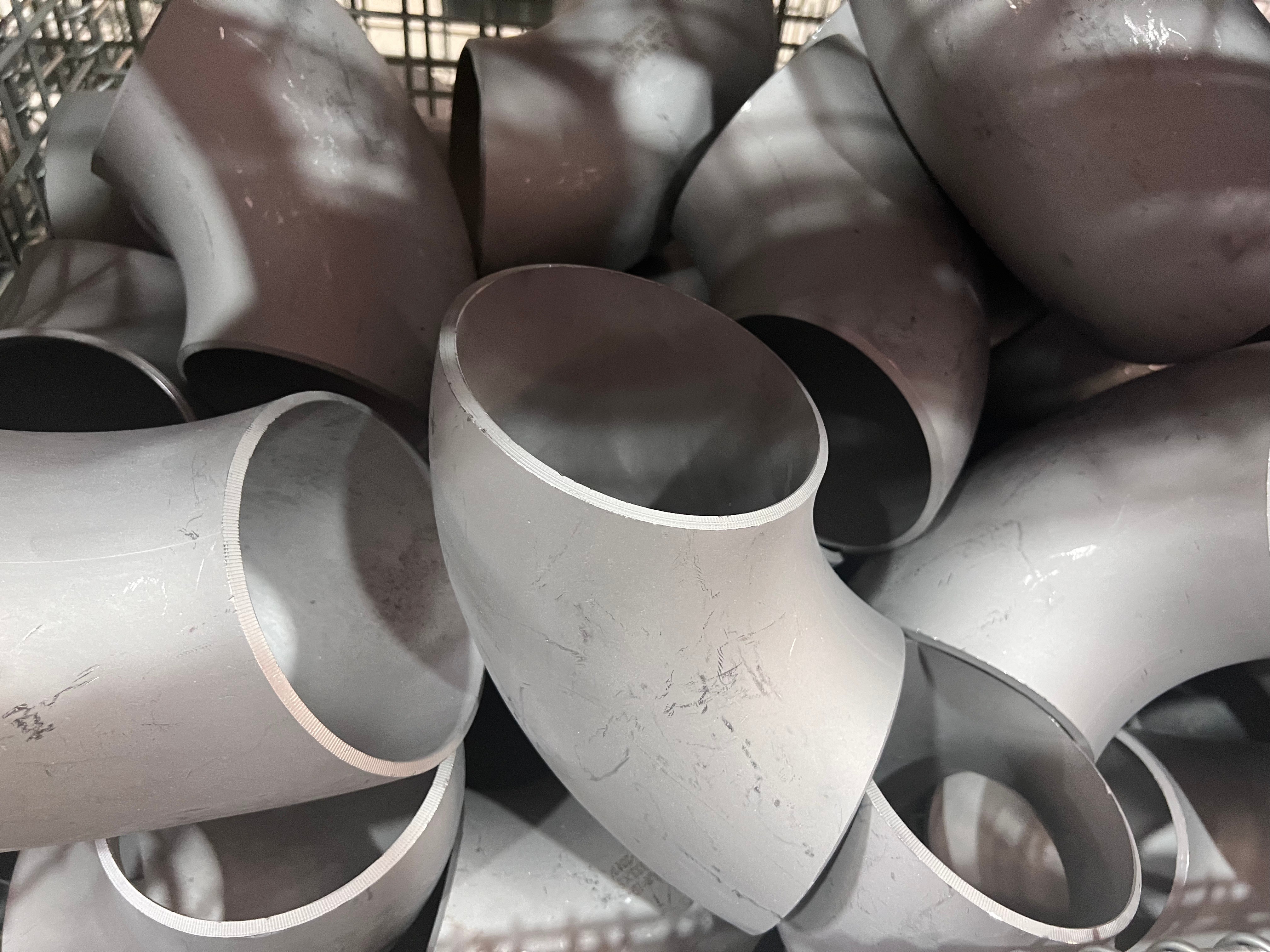 3" 90 Degree Elbow Mirror Polishing Sandblasting Stainless Steel Butt Welded Pipe Fittings for Petrochemical Industry