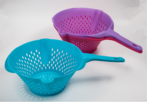 FBAB303 for wholesales BPA free colander with nozzle and long handle