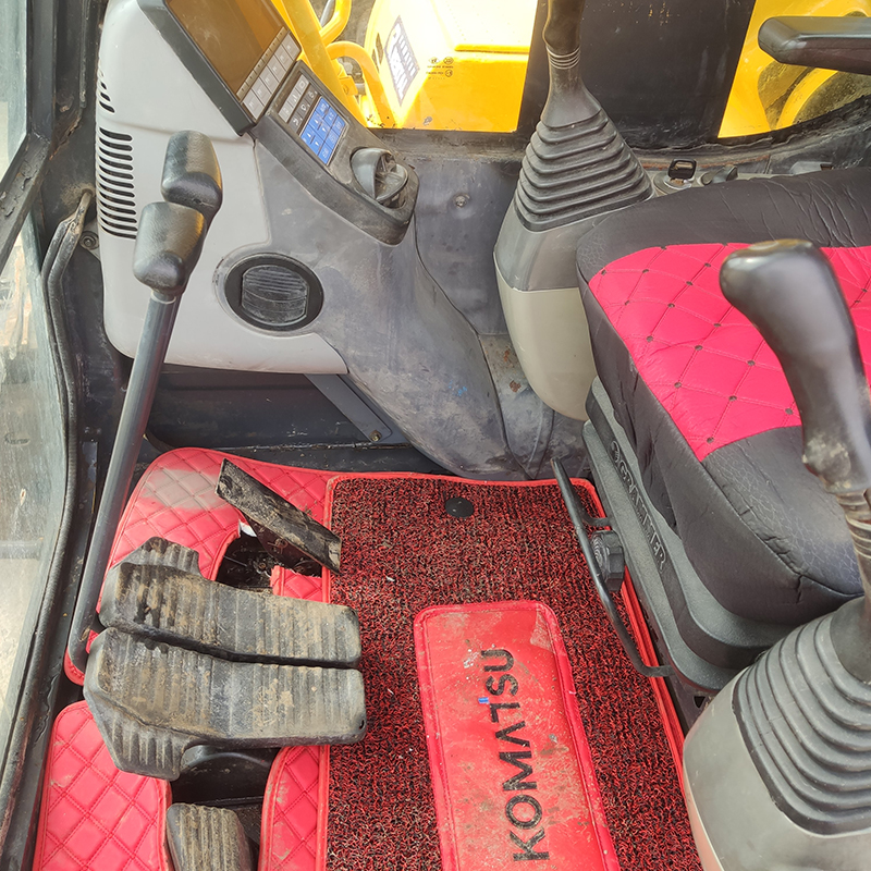 20 Ton Operating Weight Komatsu PC200 Excavator with Original Color Second Hand