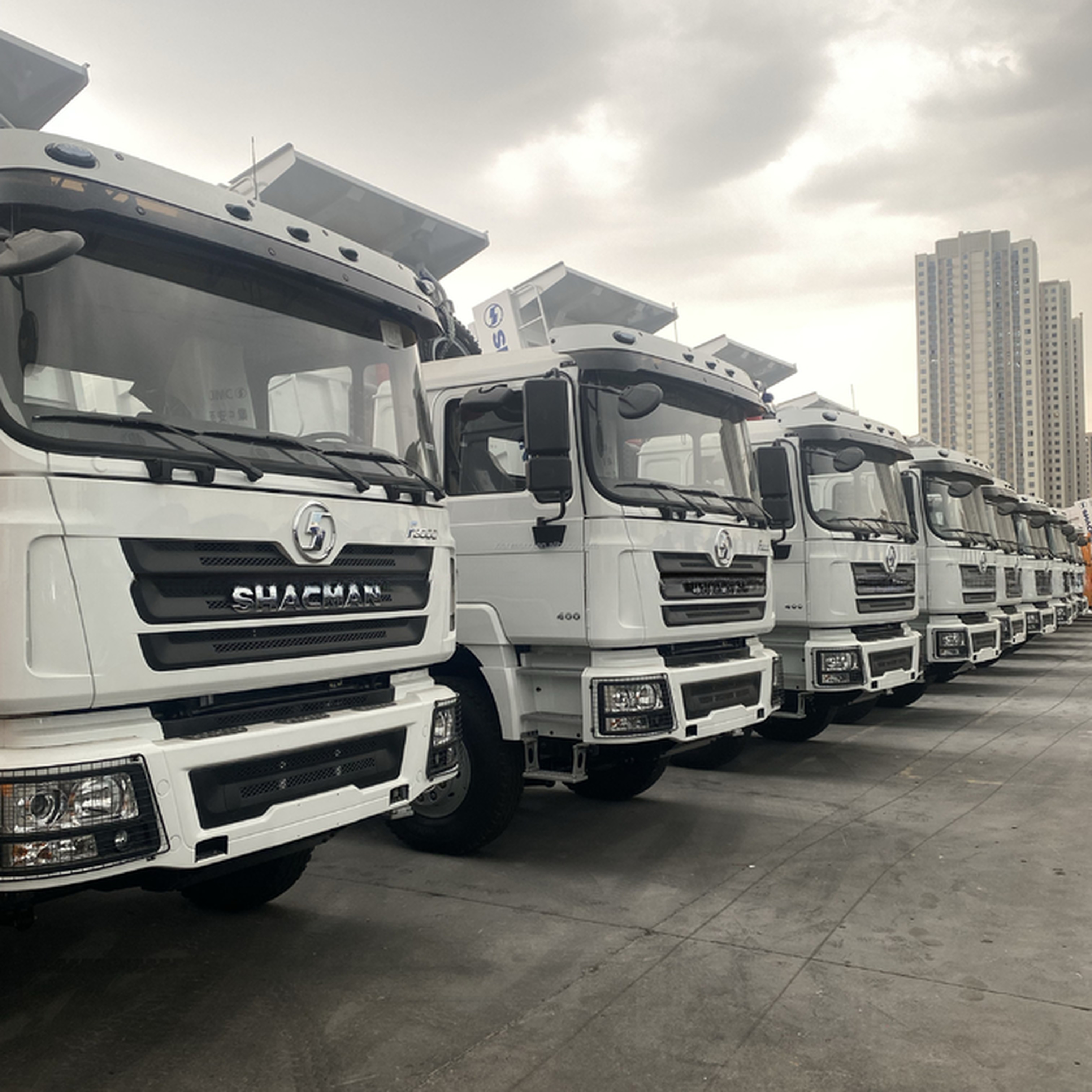 30-50 Tons Shacman F3000 6x4 Tipper Truck With 12 Forward Shift Number