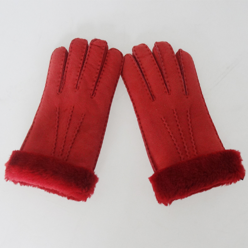 ladies winter gloves.jpg