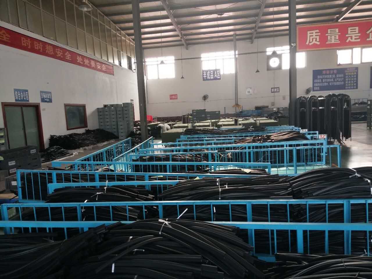 Solar Panel Sealing Strip in Black EPDM Rubber for T Shape Waterproofing Solutions