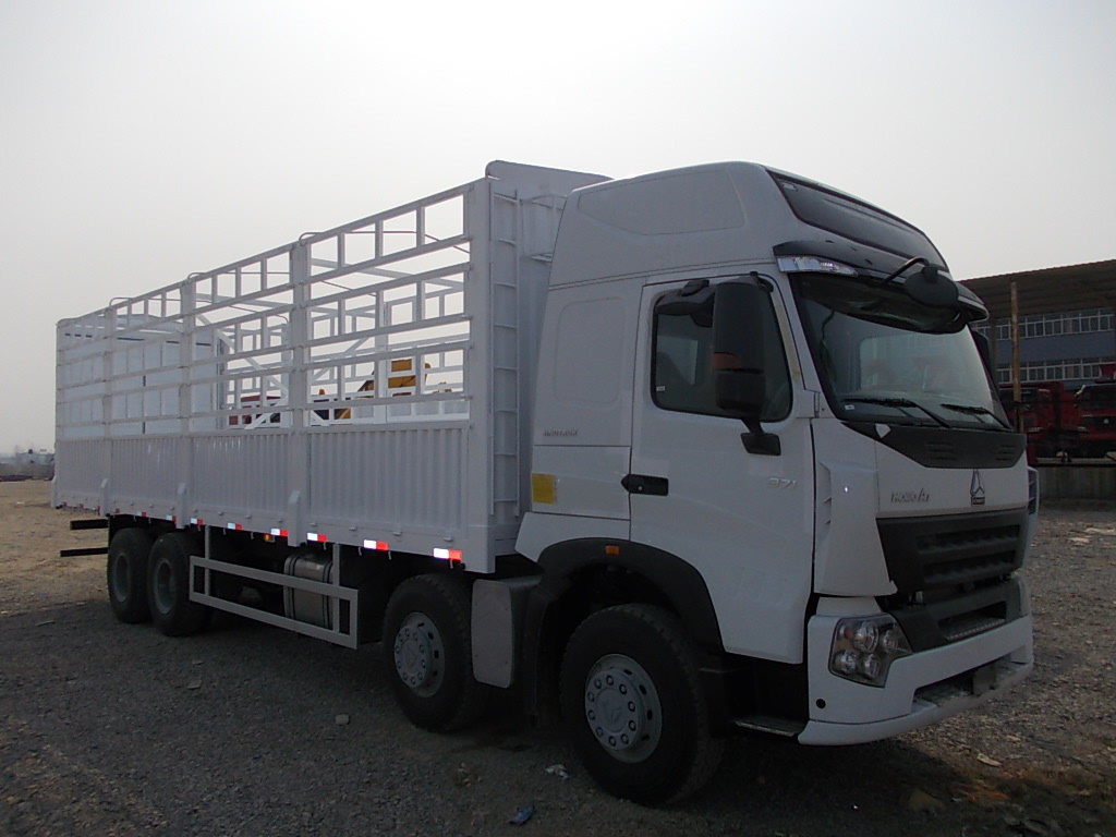 30-40T Sinotruk Howo 7 Heavy Cargo Truck LHD Euro2