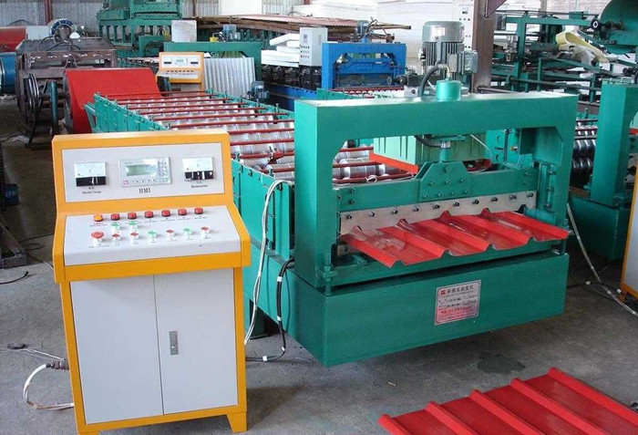 Green Color Roofing Sheet Roll Forming Machine With Stainless Steel Slide