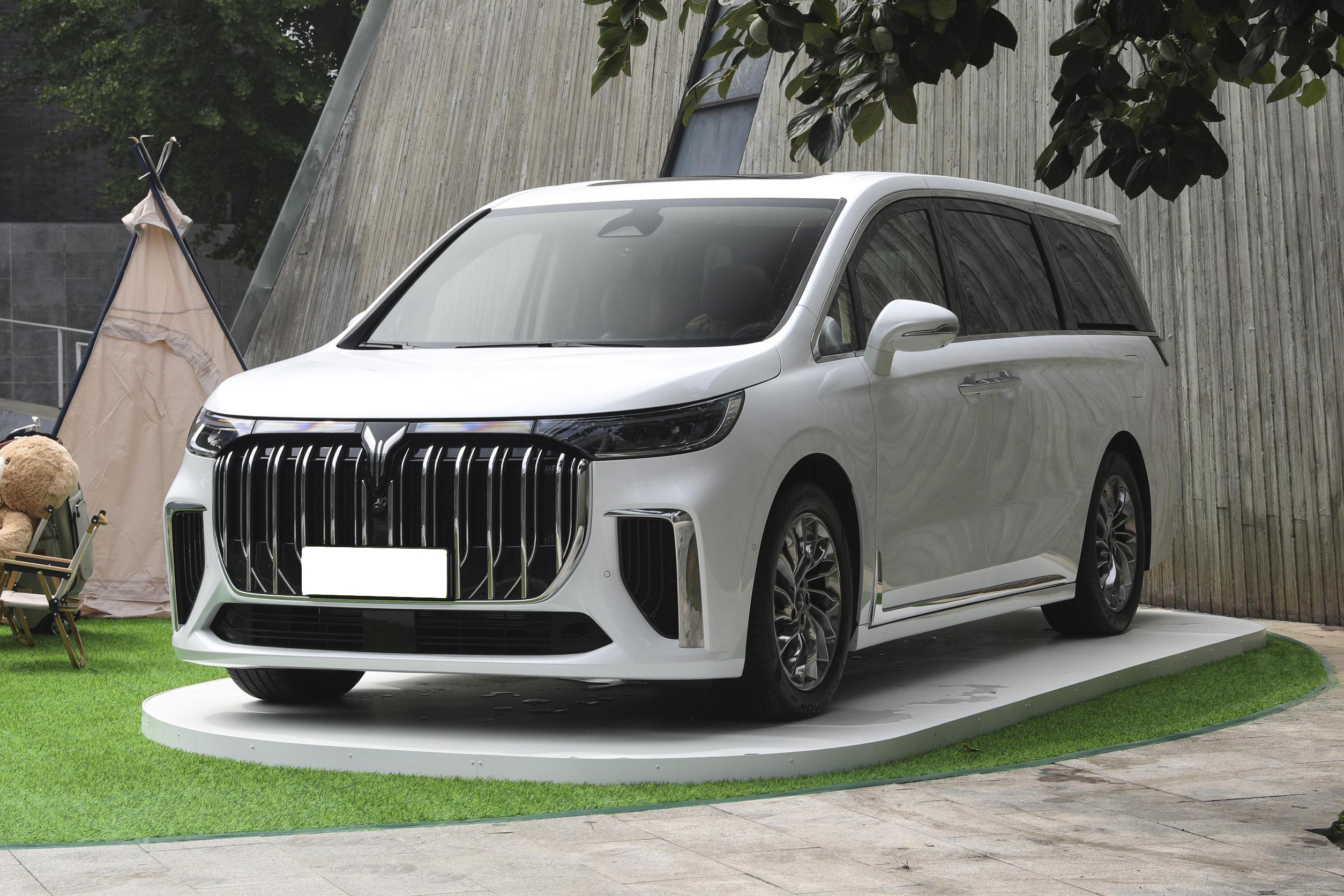 2024 Dongfeng Voyah High Speed Ridever Multi-function Steering Wheel and 605km Range for 's Electric Vehicle Market