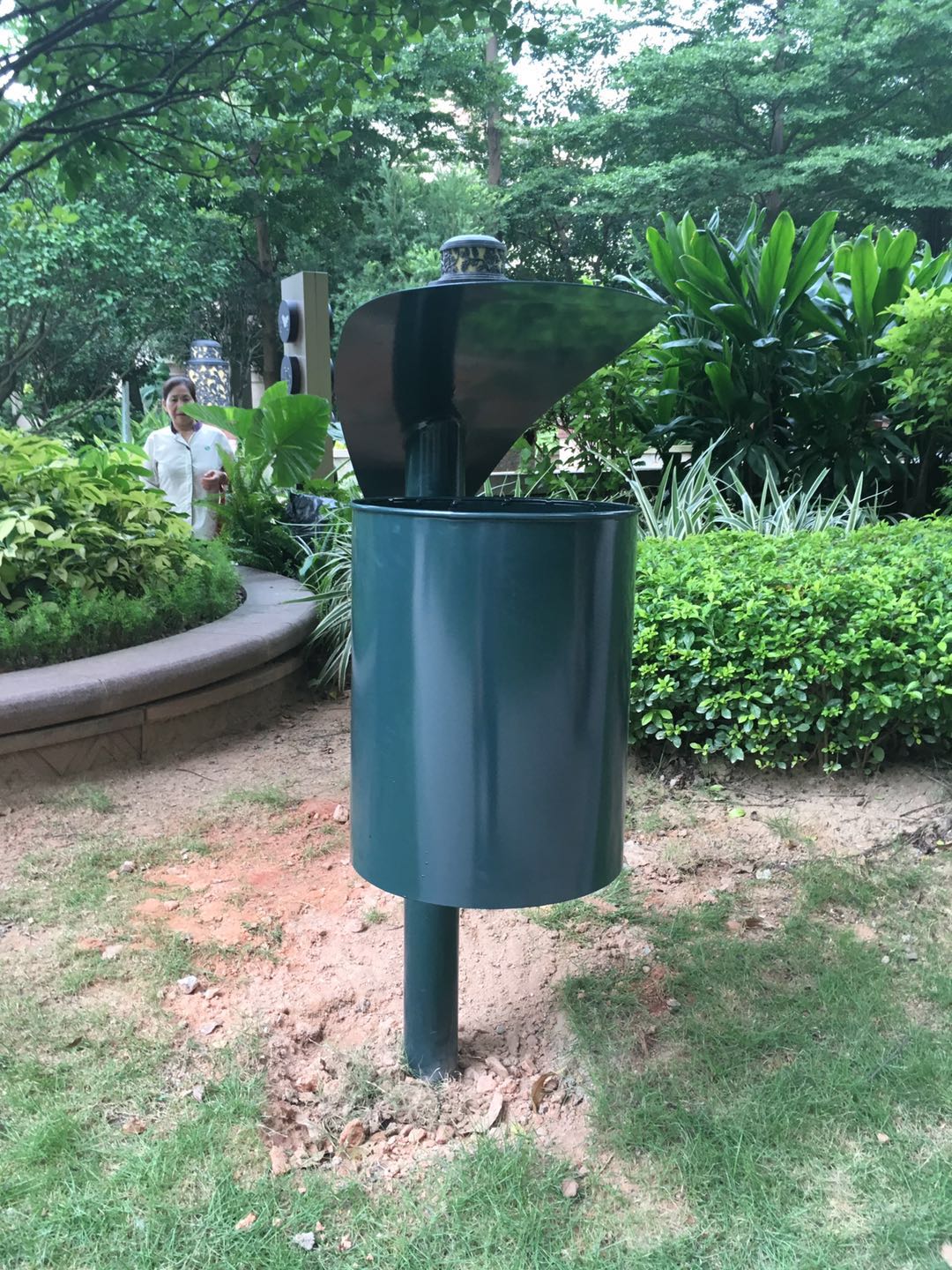 50 Litre Outside Outdoor Patio Trash Can With Sanding Zinc Spraying Finish