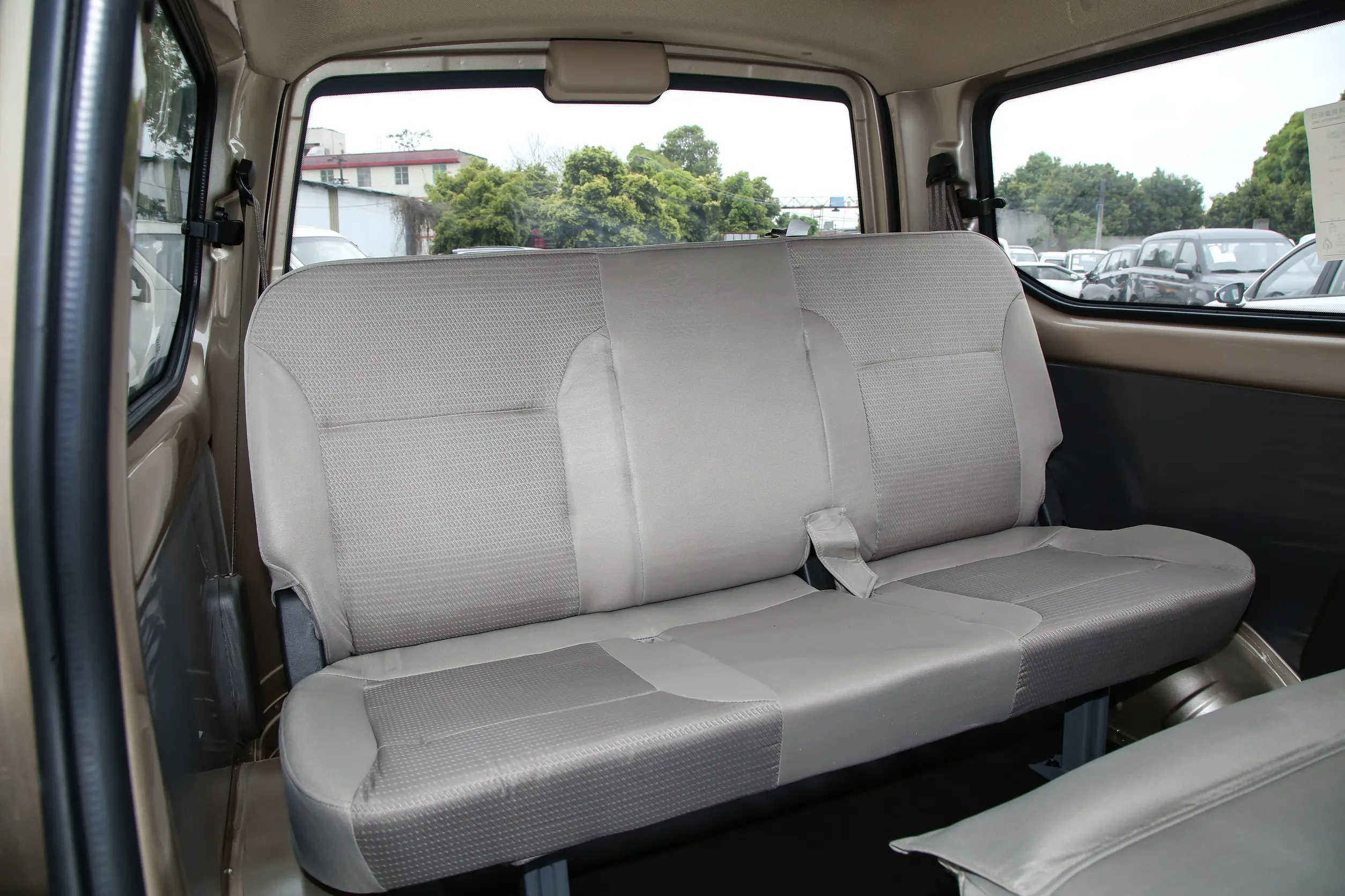 Used Mini Vans Petrol Engine 7 Seats 1.5L Displacement Air Conditioner