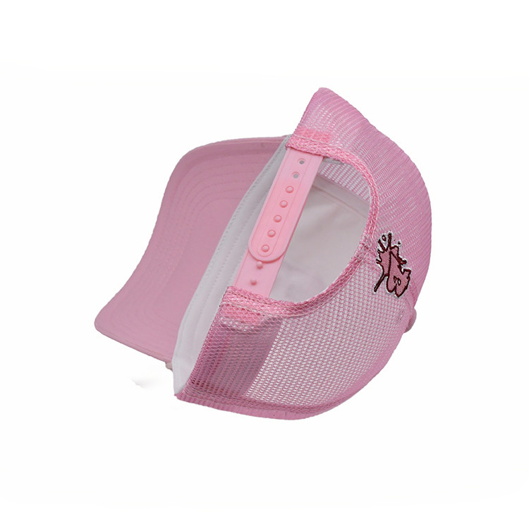 Pre Curved Visor Cotton Polyester Trucker Cap With Embroidered Logo