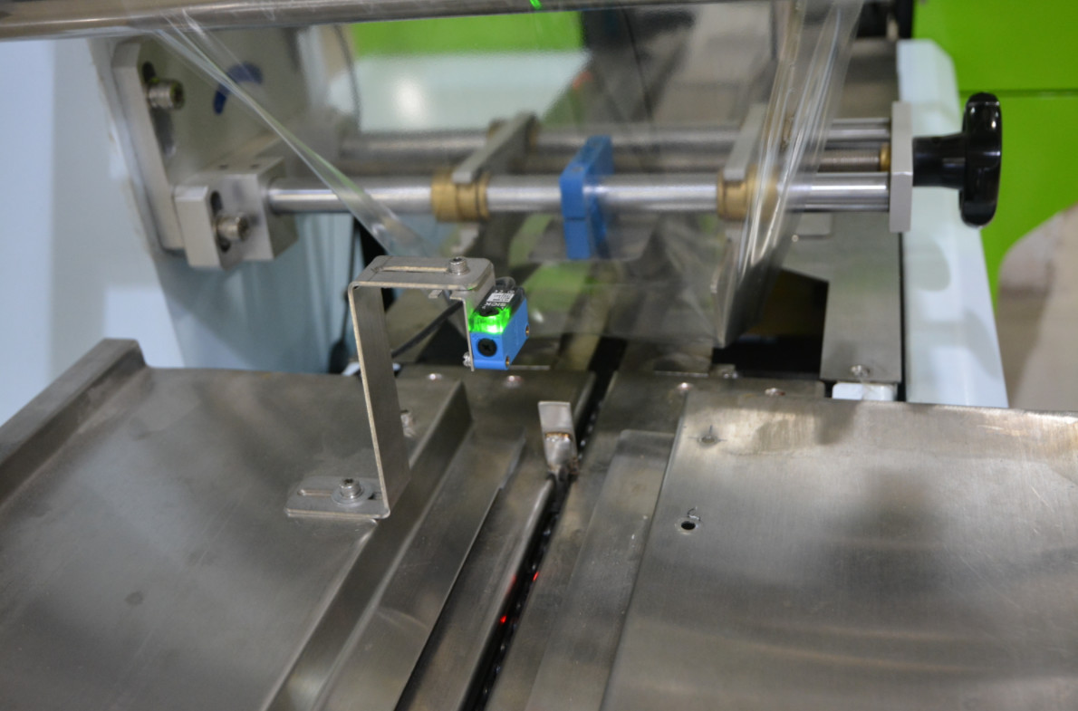 Foods Bread Horizontal Flow Pack Machine Servo Motor Horizontal Pillow Packing Machine