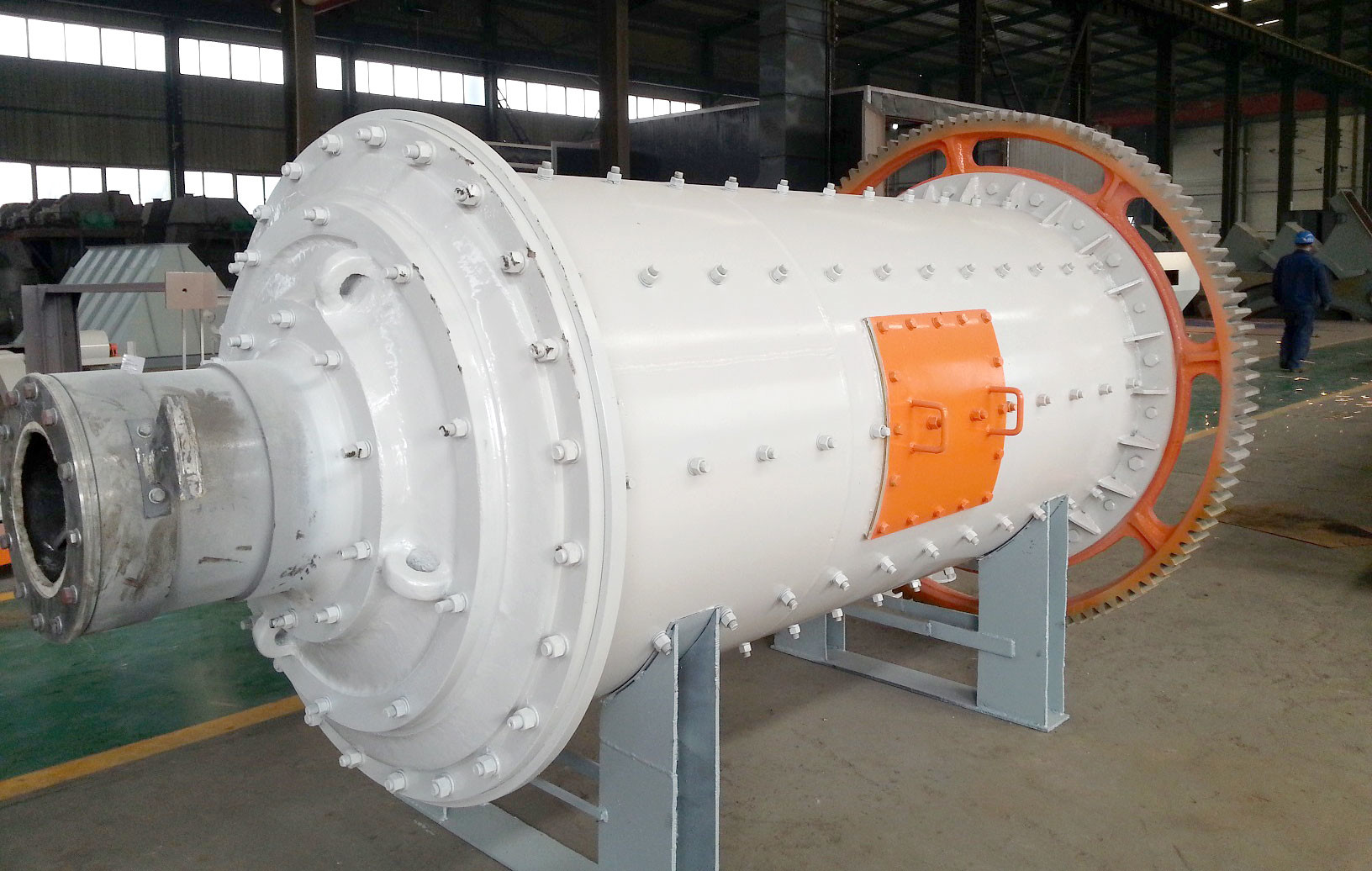 Adjustable Fineness Discharging 0.8mm 4.8TPH Horizontal Ball Mill