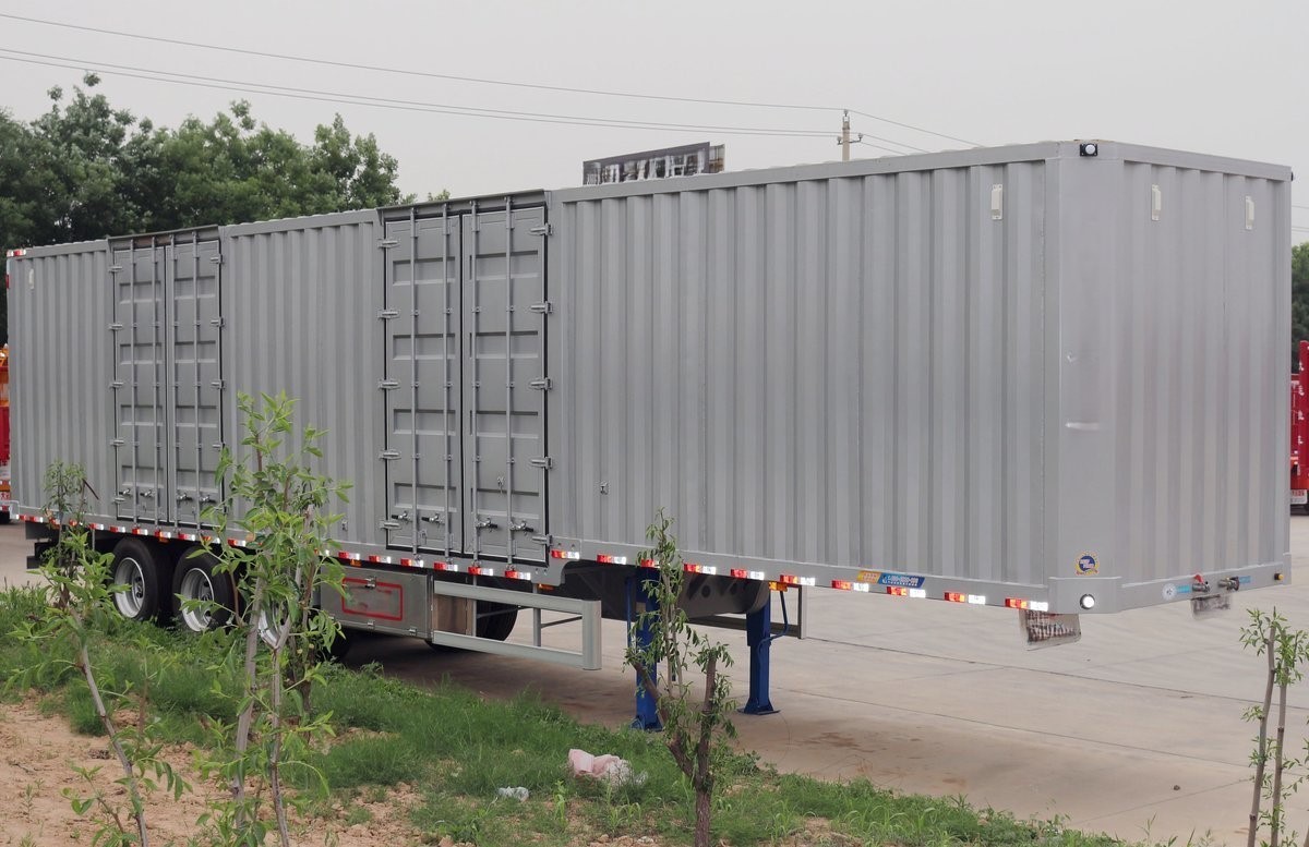 Tri Axle 53 Foot Van Trailers 3 Axles Box 30t 40t 50t Enclosed Semi Container Van Trailer