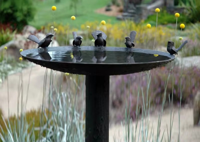 Antique Bronze Water Fountain Sculpture For Garden Decor With Chalice Design