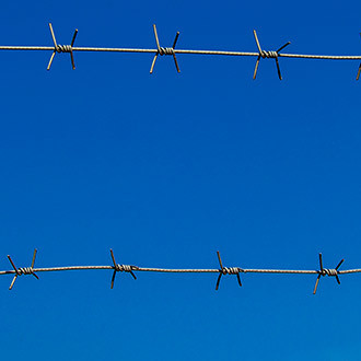 Barbed Wire Cattle Fence High Tensile Welded Twisted Security Barbed Wire Fencing