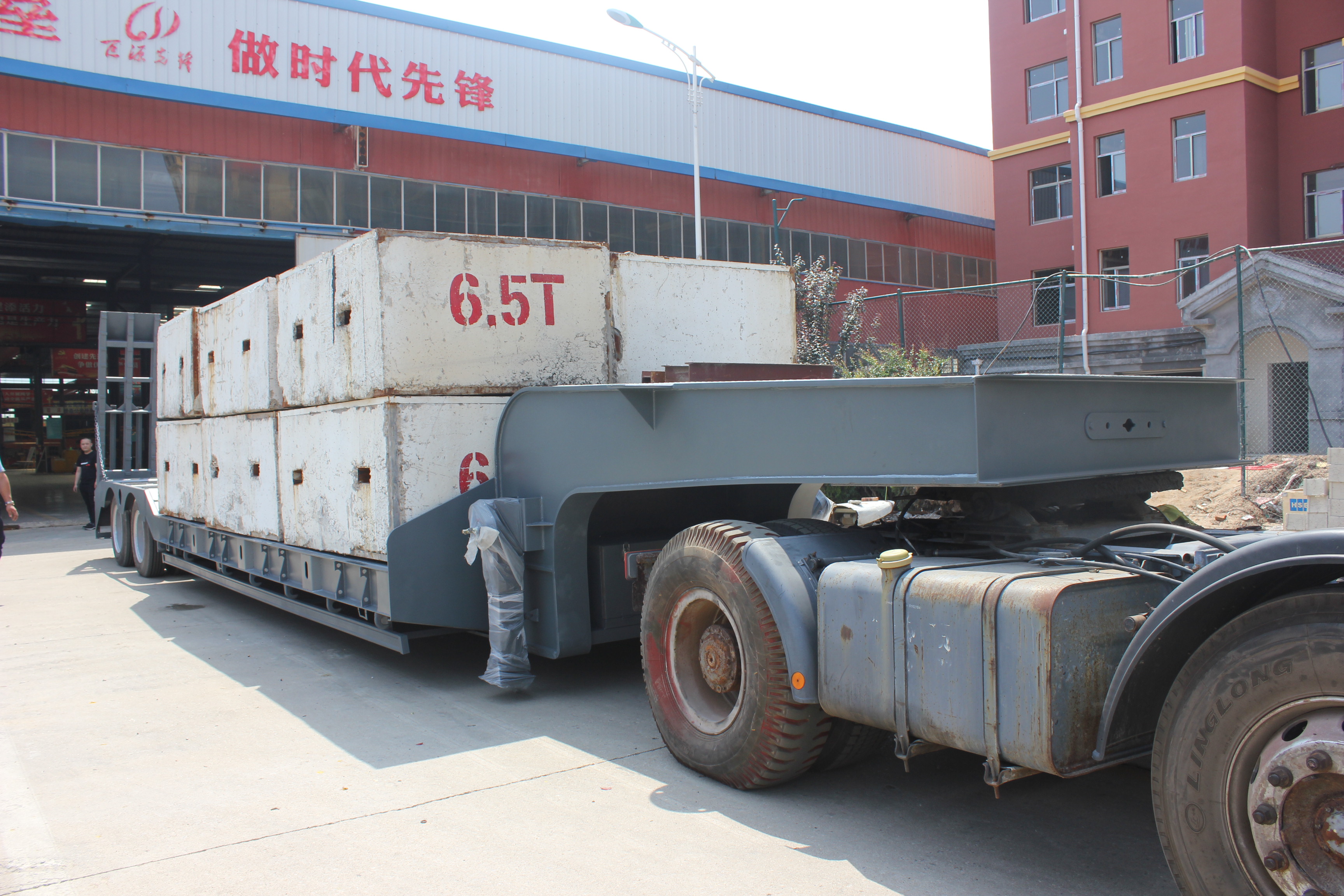 2 Axle 28 Tons Lowbed Lowboy Truck Trailer Semi Trailer for Heavy Equipment Transport