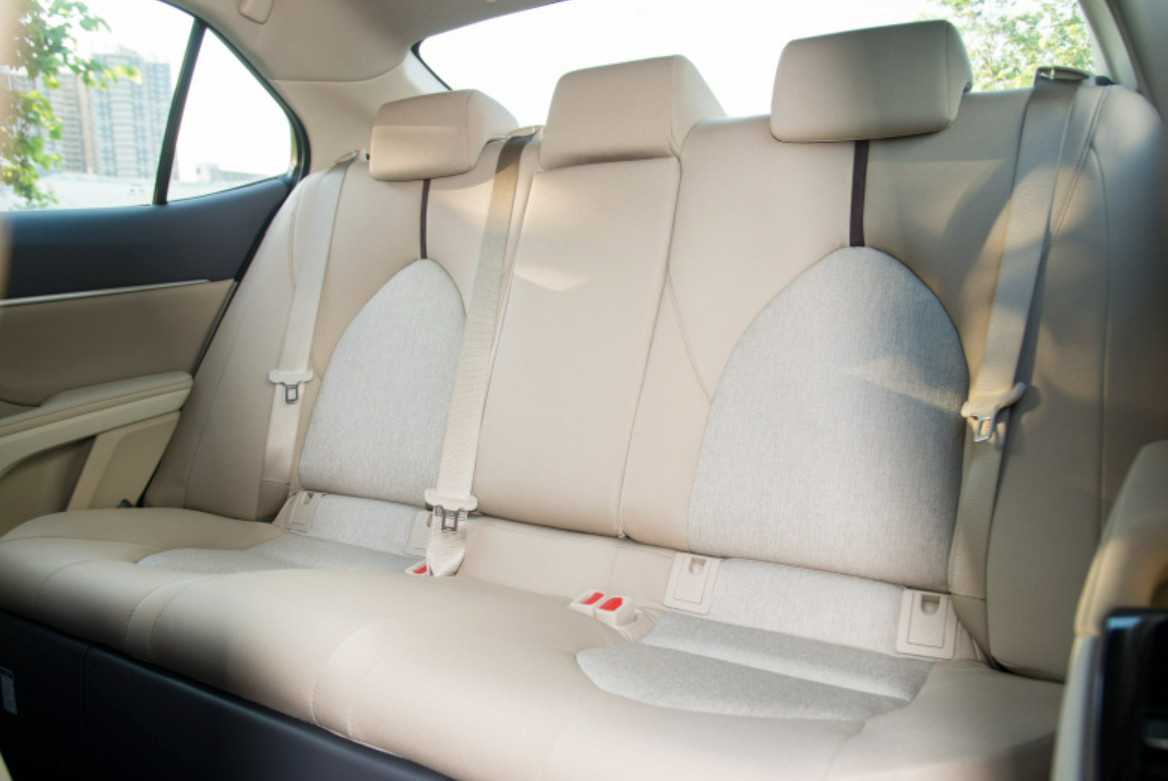 Toyota Camry 2022 dual engine 2.5HE elite Plus version 4 Door 5 seats 3 space Medium car