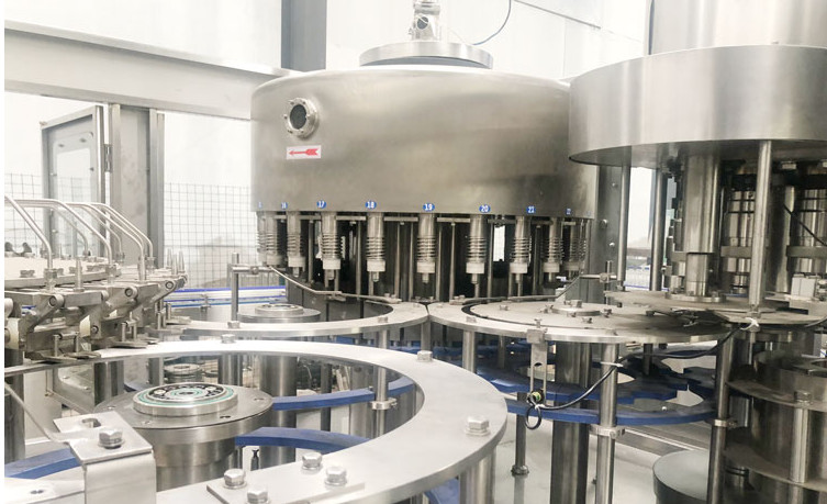 3.0kw 2500ml Automatic Water Bottle Filling Machine SUS304 32000bph