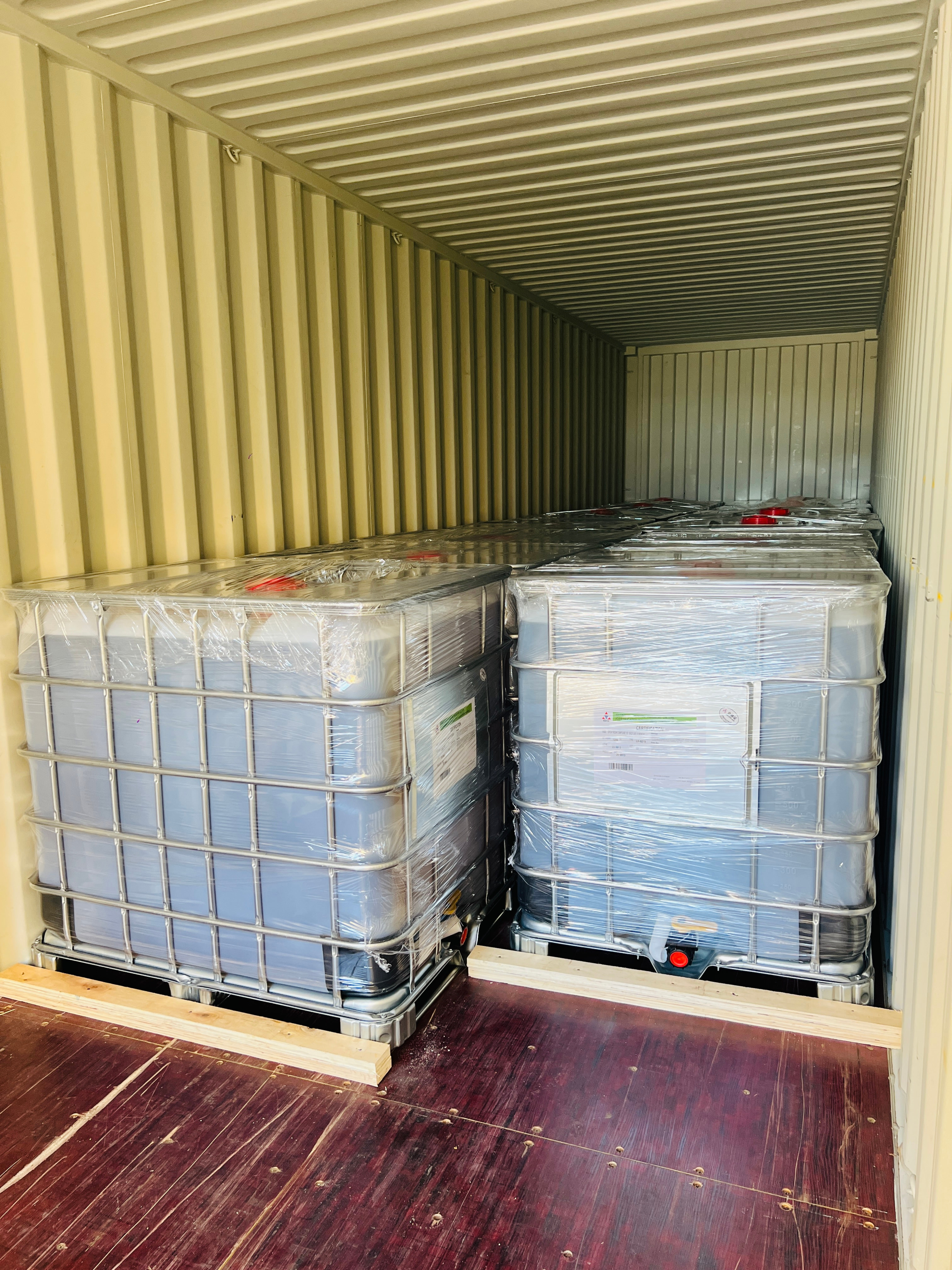 ISO179 Impact Strength 10-18kJ/ M2 Electrical Epoxy Resin 0.02 Loss Factor