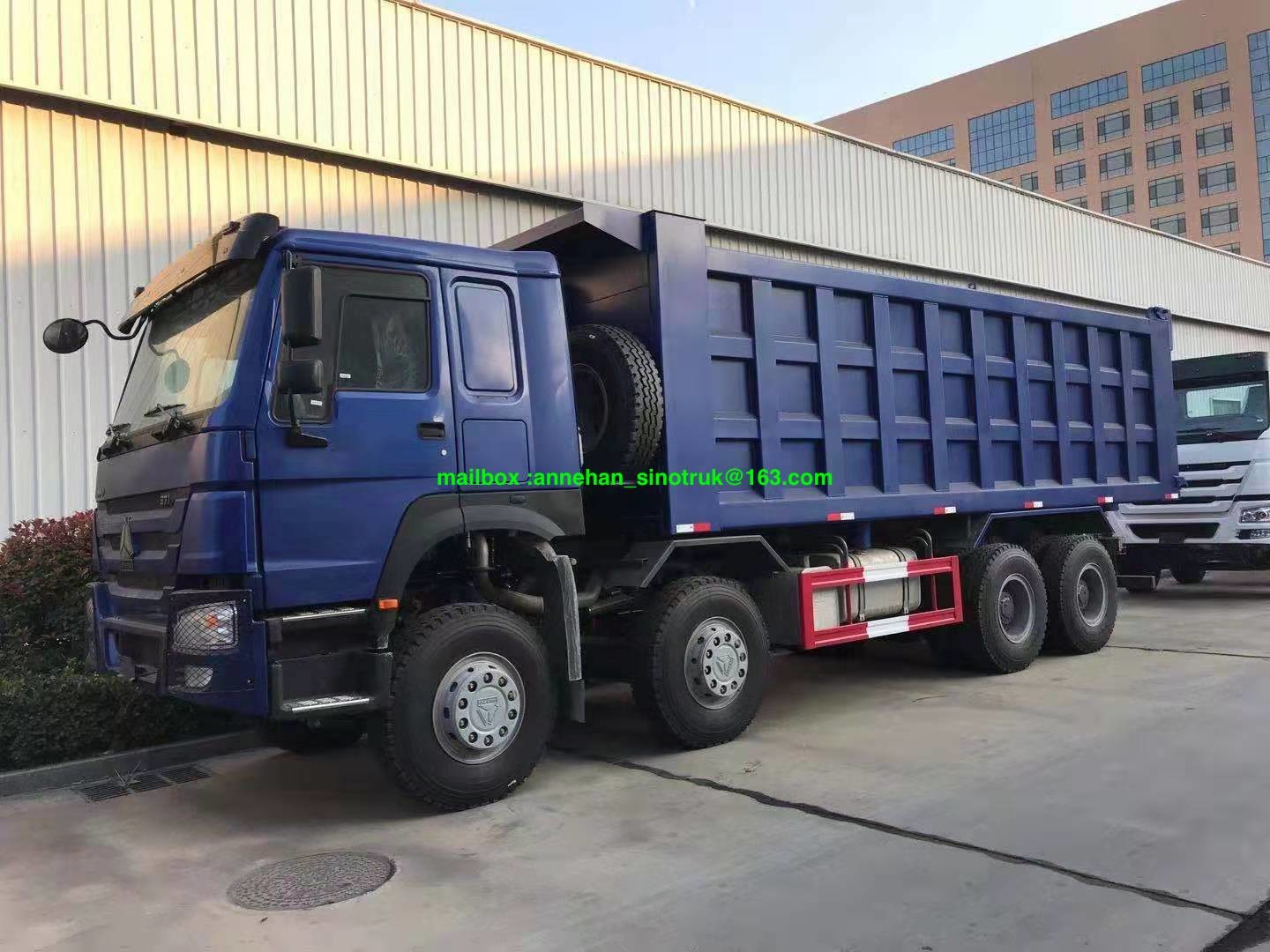 12 Wheeler 8x4 Sino Howo Dump Truck 50-60T For Mining / Construction Site