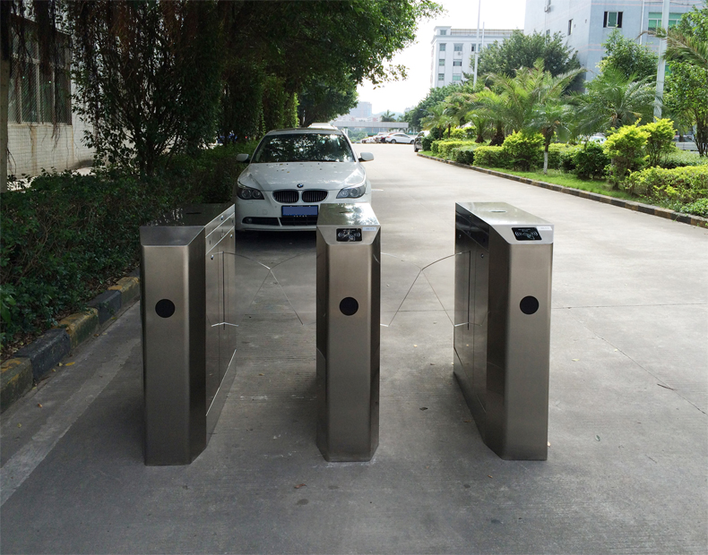 Good Quality 304 Stainless Steel Barrier Turnstile Access Control System Auto Bridge Flap Turnstile Optional Fingerprint Reader