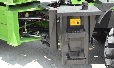 Self Loading 2.6 CBM Concrete Mixing Equipment Articulated Structure