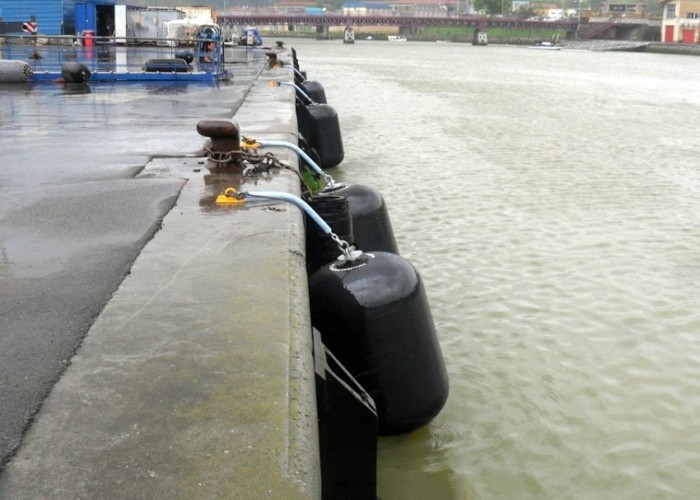Polyurea Layer Dia 700mm Foam Filled Fender Floating Marine Fenders