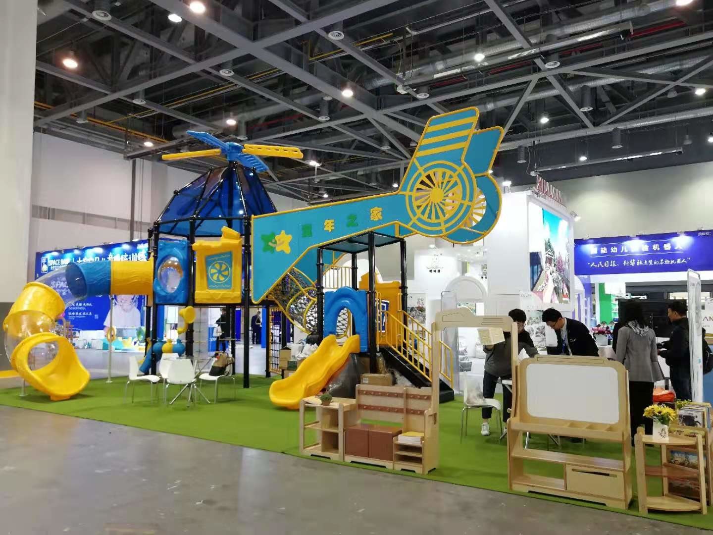 Fun Outdoor Playhouse With Slide And Swing , Kids Outdoor Climbing Equipment Frames