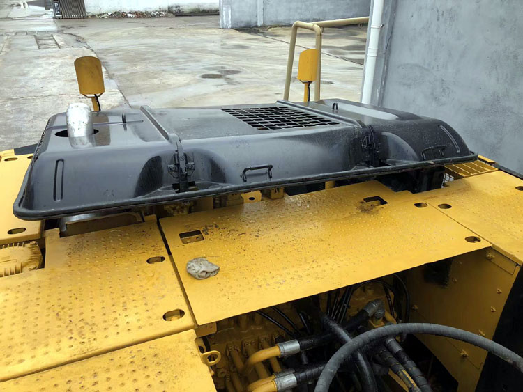 20930 KG Operating Weight CAT 320D Excavator in Japan with Original Hydraulic Valve