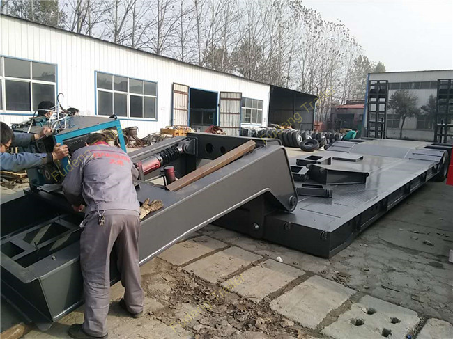 2 / 3 / 4 Axle Detachable Gooseneck Trailer For Heavy Duty Machinery Transport