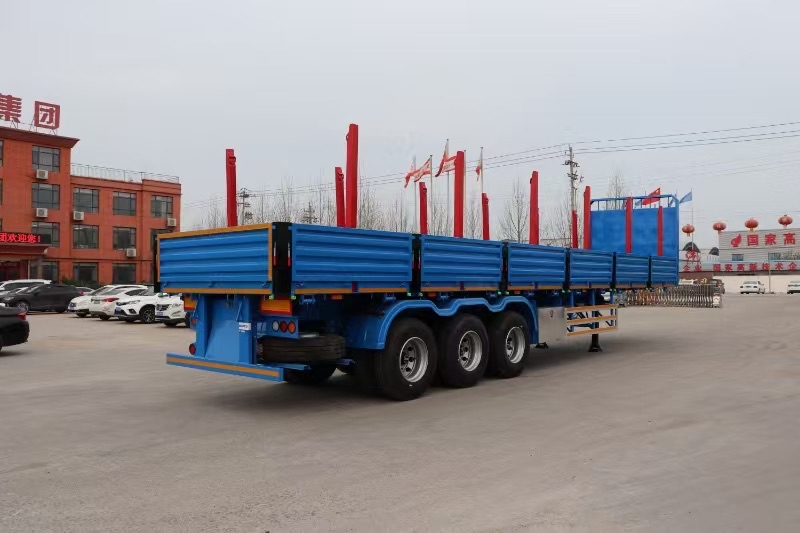 CIMC 40FT 3 Axle tare weight 8.5t 1300*2500mm heavy duty mechanical suspension 13pc leaf spring Wall Side Rollover semi trailer