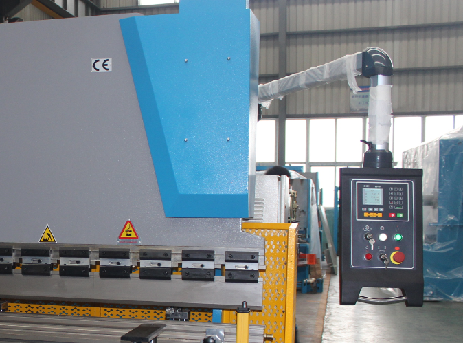 Accurl 125tons CNC Hydraulic Press Brake , 4Meter Hydraulic Plate Bending Machine