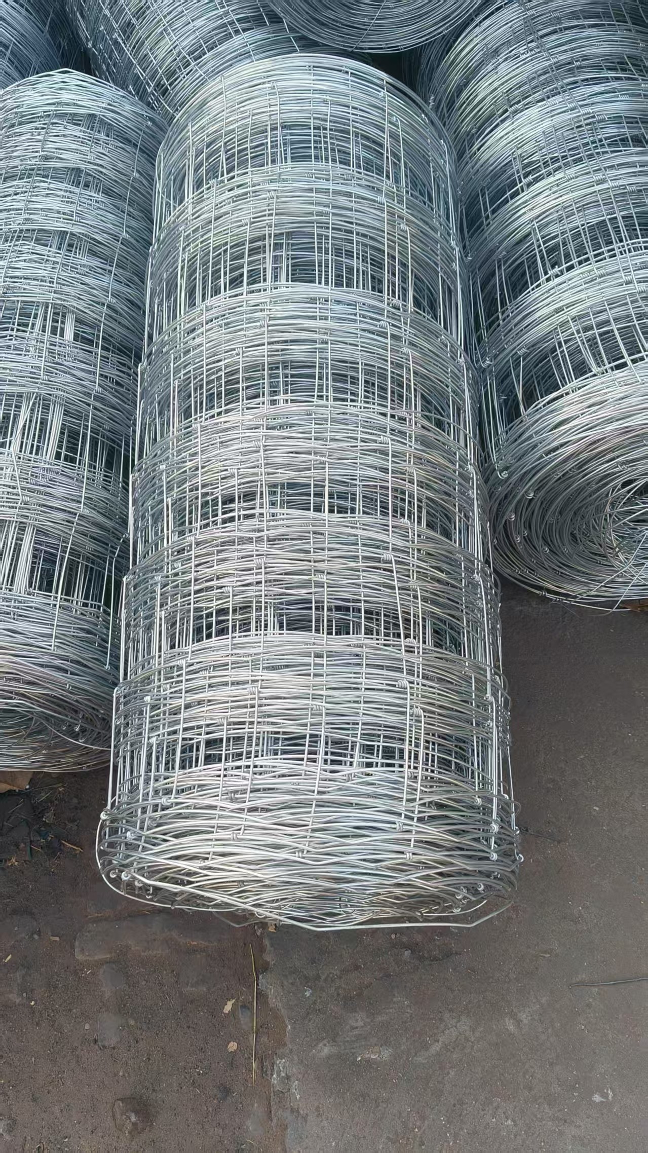 Silver Chain Link Fence Varying Link Length Durable Powder Coated Coating