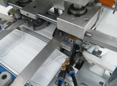 One Output Line Automatic Surgical Face Mask Machine 100-120 PCS/Min Speed