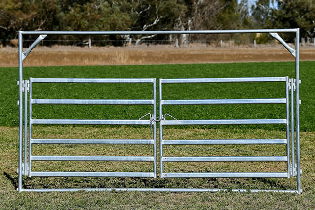 Oval Pipe Portable Horse Corral Panels Easily Assembled