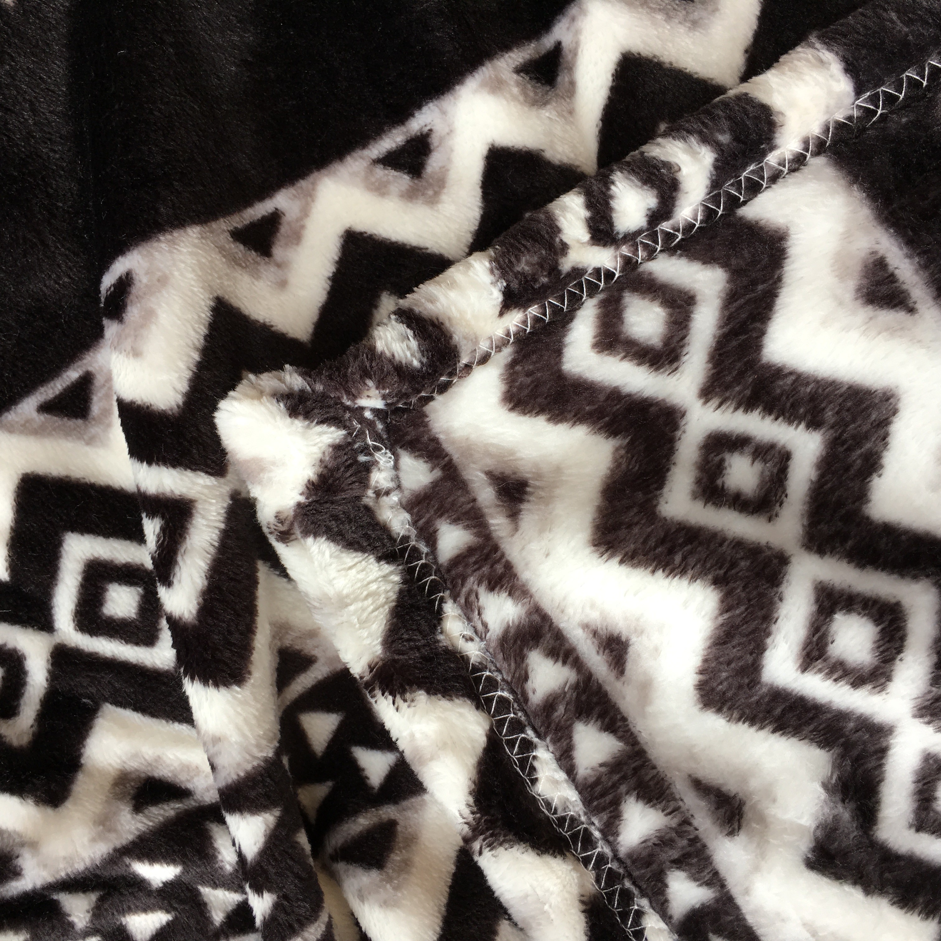 Eco Friendly Warm Flannel Print Blanket Comfortable For Fall Winter OEM / ODM Service