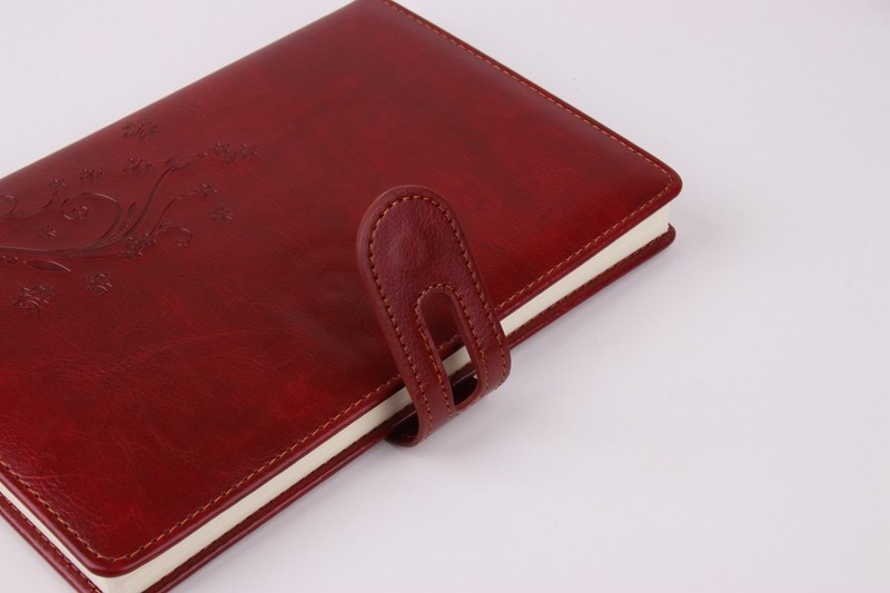 Discoloration leather mounting notebook with buckle
