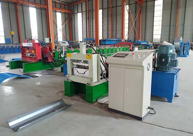 Raw Material GI / PPGI Roof Bending Machine , Gutter Rolling Machine With Punching