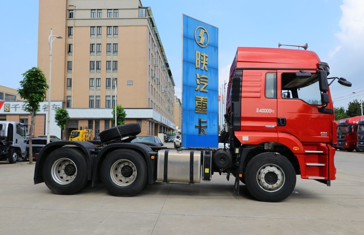 Express Transport Truck M3000 Shacman Tractor Truck Diesel Engine