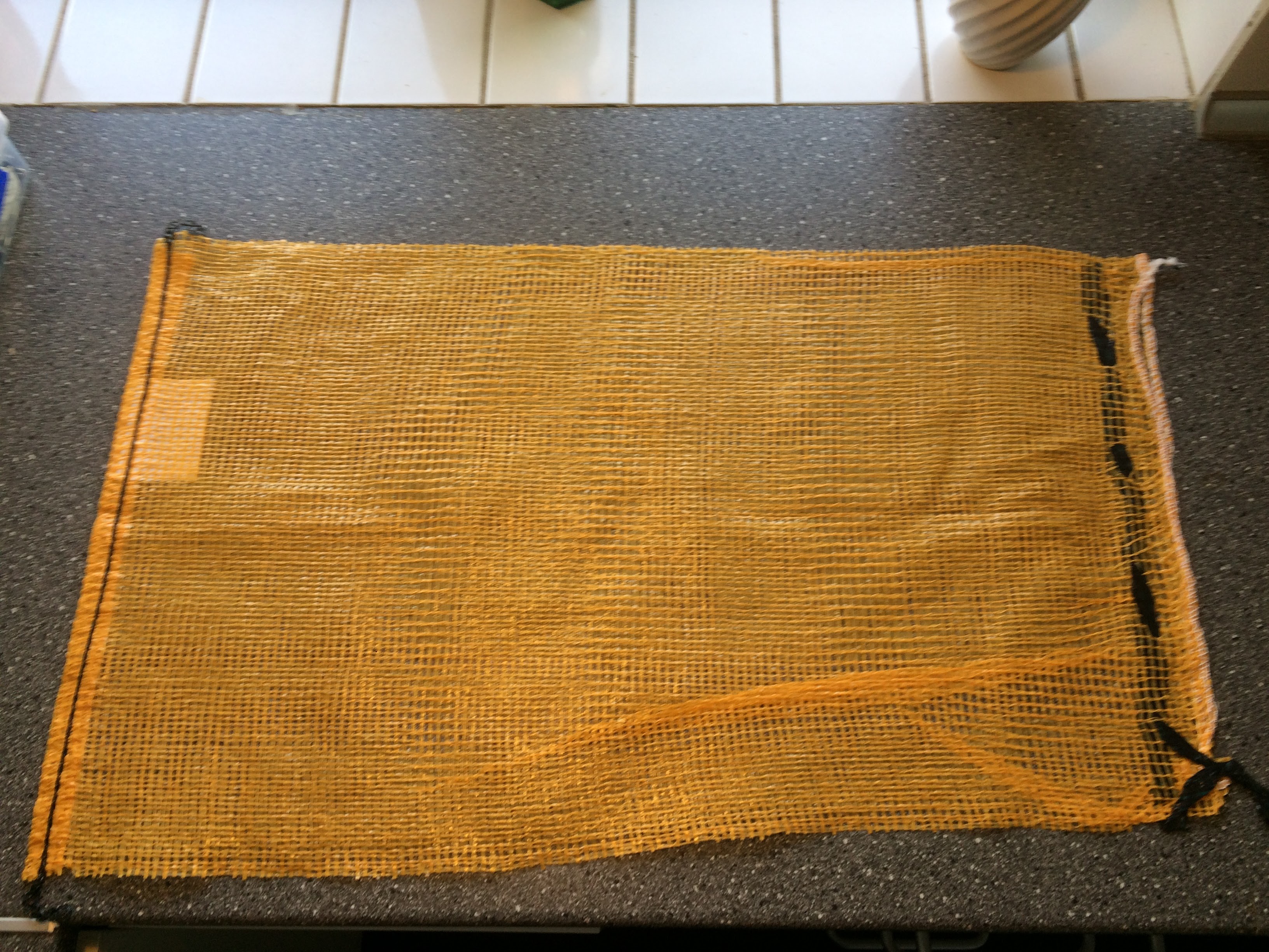 40*63cm PE UV Raschel Sacks Golden Mesh Bags for Firewood Packaging