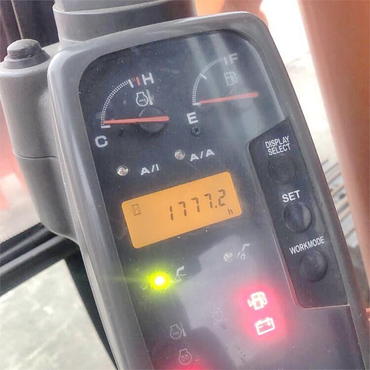 Japan Made Hitachi ZX120-6 Excavator in Good Condition with Original Hydraulic Cylinder