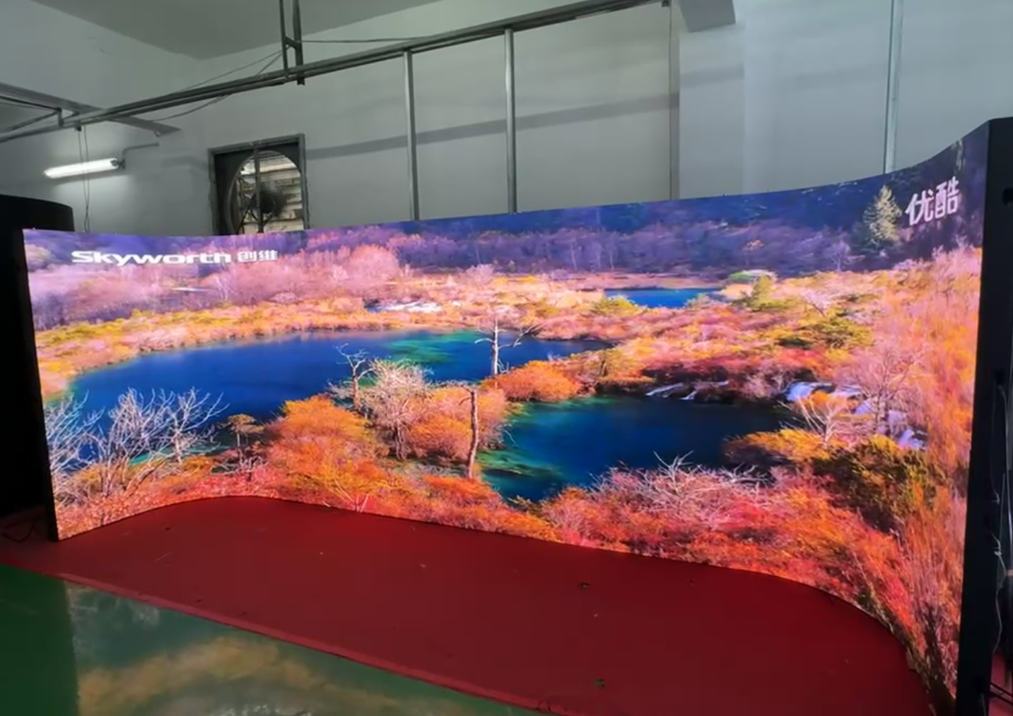 Curved Shopping Mall LED Screen with MEANWELL Power Supply and SMD PH4.81mm Pixel Pitch
