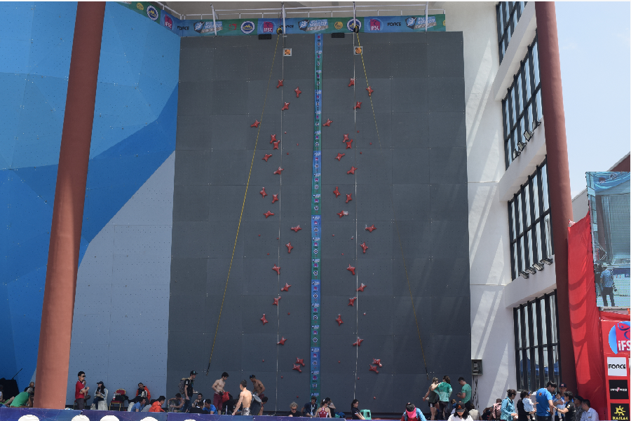 NO Inflatable Rock Climbing Wall for Outdoor in Red Yellow Blue Black Purple or Green