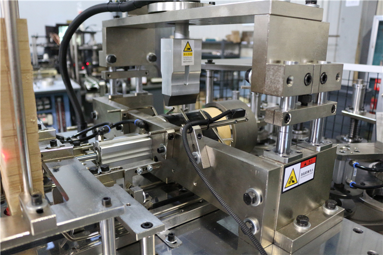 2019 New designed high speed soup paper bowl lid forming machine