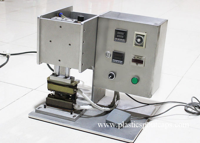 Hot Press Spout Caps Sealing Machine For Laminated Doypack Semi Automatic