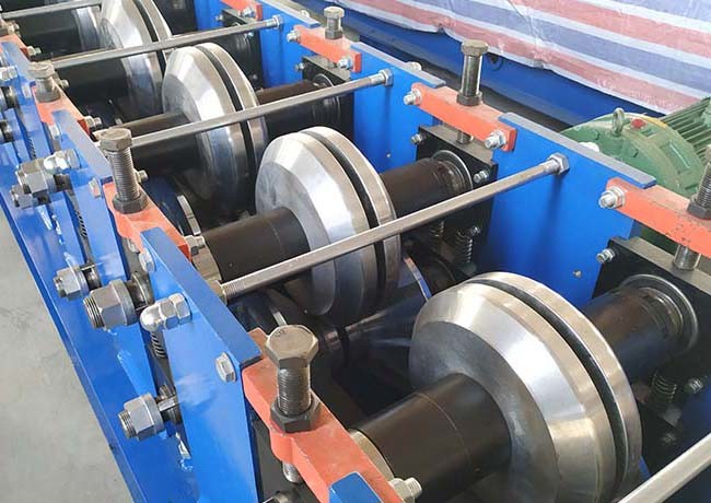 Flexible Operation Lip Channel Roll Forming Machine , C Z U Steel Roll Forming Machine