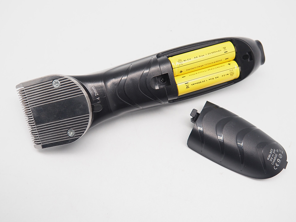 Z-303 Rechargeable Battery Hair Cutter Set with 3 Guide Combs Professional Hair Trimmer